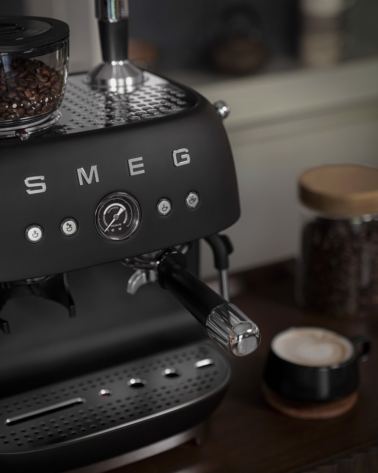 Smeg EGF03BLMEU macchina per caffè Manuale Macchina per espresso 2,4 L