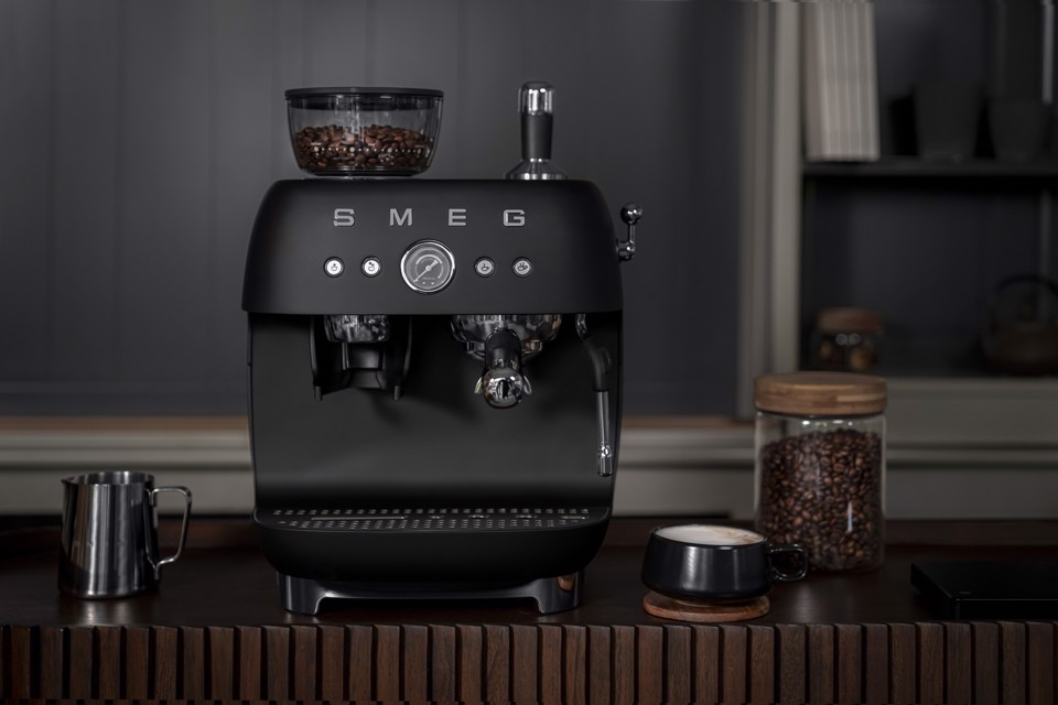 Smeg EGF03BLMEU macchina per caffè Manuale Macchina per espresso 2,4 L