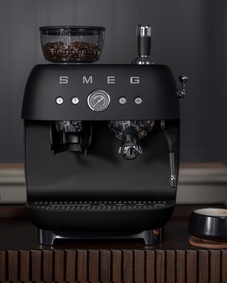 Smeg EGF03BLMEU macchina per caffè Manuale Macchina per espresso 2,4 L