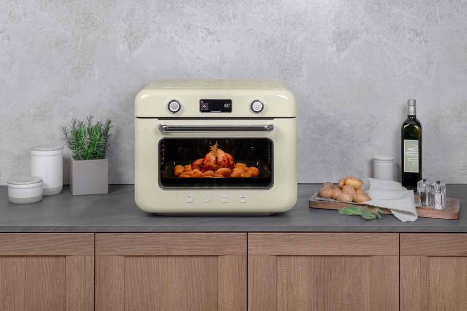 Smeg Forno combinato a vapore da appoggio 50's Style - Panna - COF01CREU