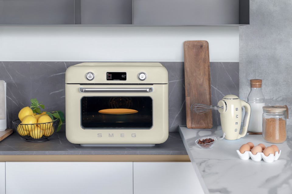 Smeg Forno combinato a vapore da appoggio 50's Style - Panna - COF01CREU