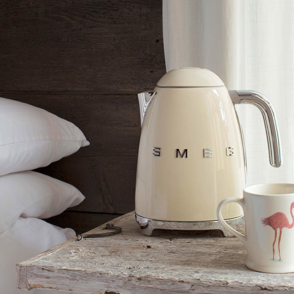 Smeg KLF03CREU bollitore elettrico 1,7 L 2400 W Crema