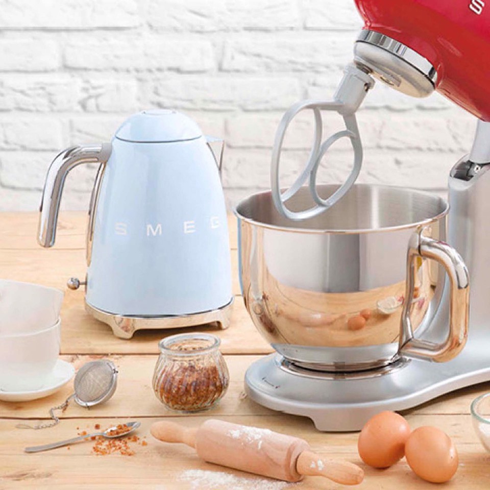 Smeg KLF03PBEU bollitore elettrico 1,7 L 2400 W Blu