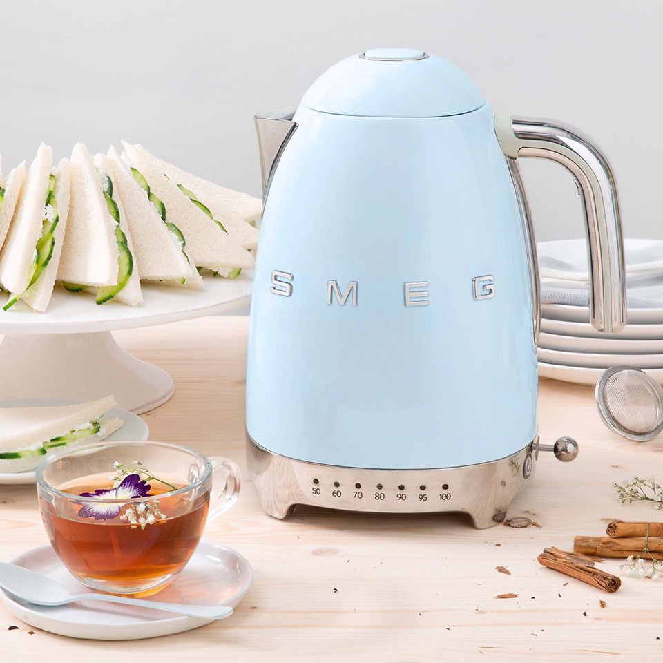Smeg KLF04PBEU bollitore elettrico 1,7 L 2400 W Blu