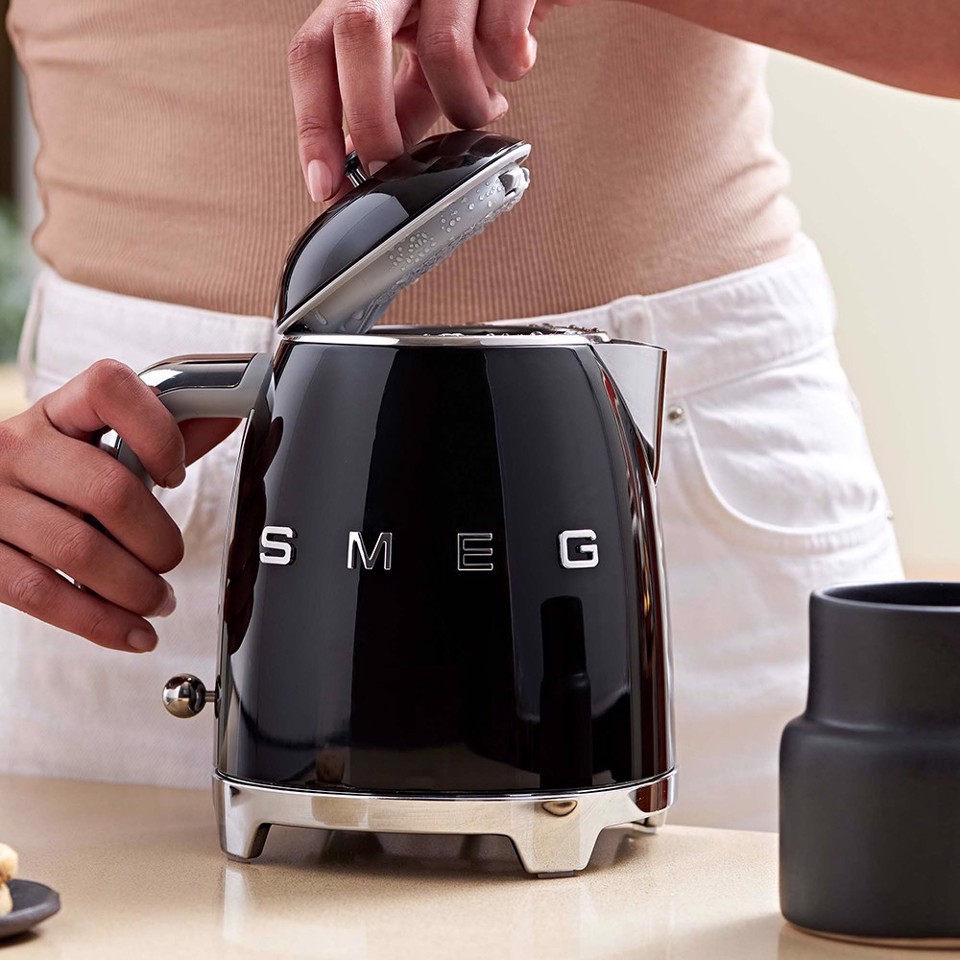 Smeg KLF05BLEU bollitore elettrico 0,8 L 1400 W Nero