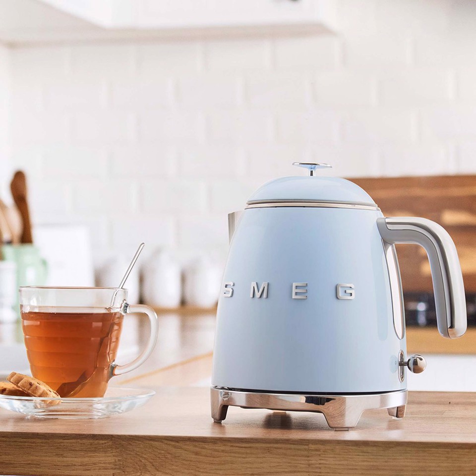 Smeg KLF05PBEU bollitore elettrico 0,8 L 1400 W Blu