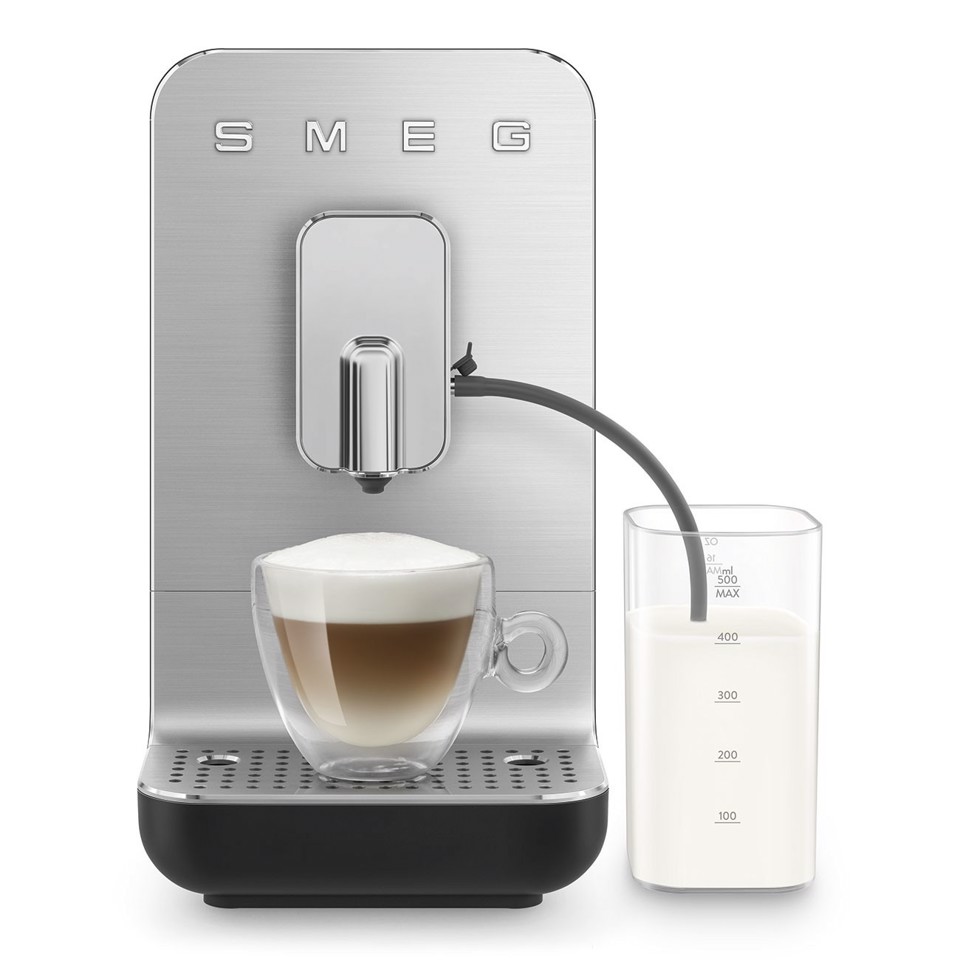 Smeg Macchina da Caffè Automatica con sistema latte Collezione Aesthetic – Nero – BCC13BLMEU