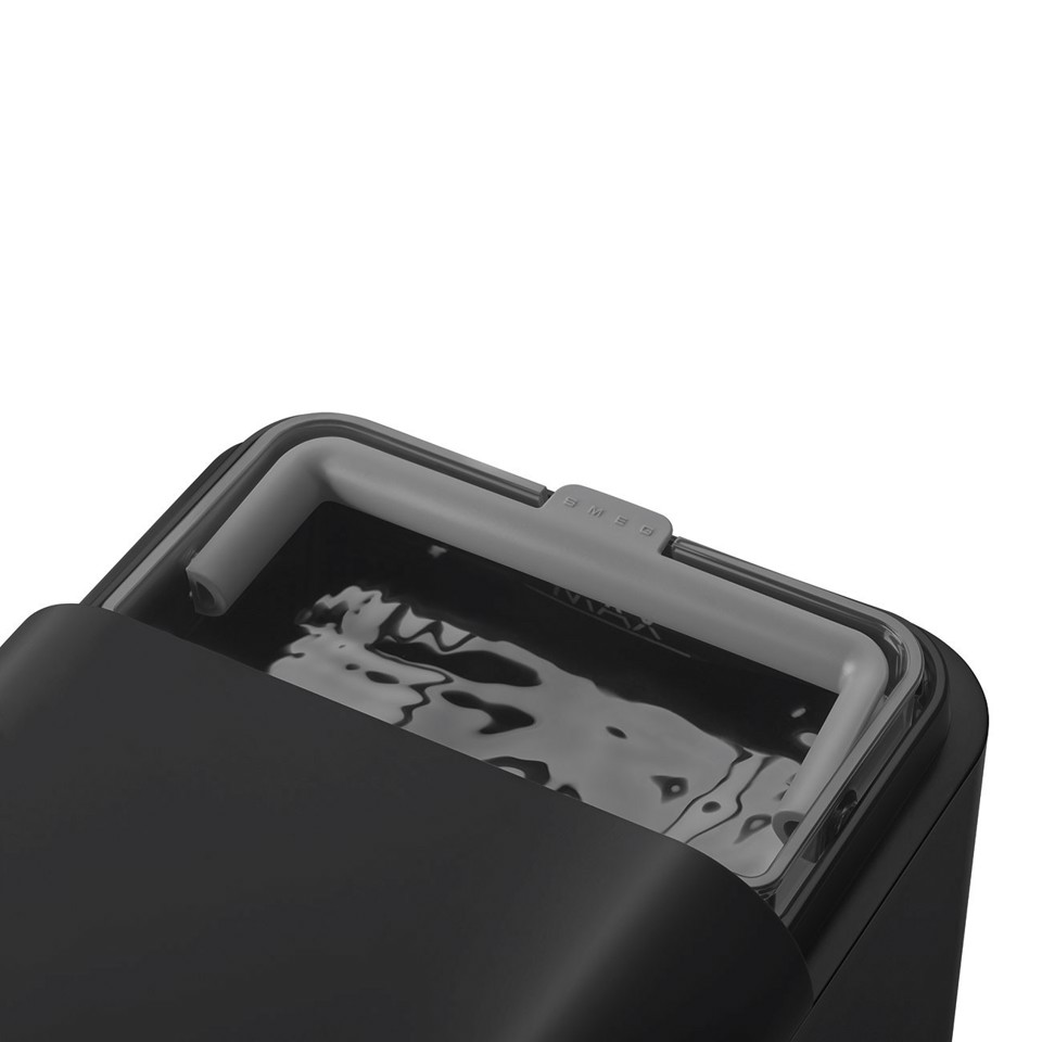 Smeg Macchina da Caffè Automatica con sistema latte Collezione Aesthetic – Nero – BCC13BLMEU