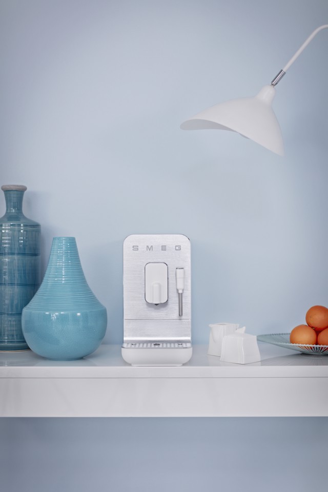 Smeg Macchina da Caffè Automatica lancia vapore Collezione Aesthetic – Bianco – BCC12WHMEU