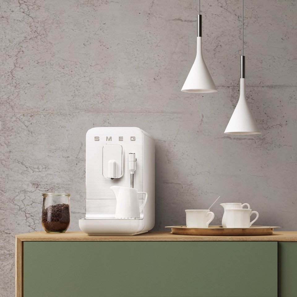 Smeg Macchina da Caffè Automatica lancia vapore Collezione Aesthetic – Bianco – BCC12WHMEU