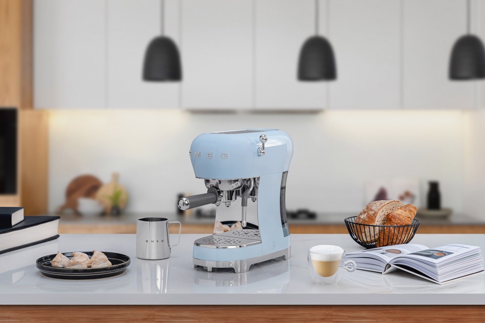Smeg Macchina da Caffè Espresso Manuale 50's Style – Azzurro LUCIDO – ECF02PBEU