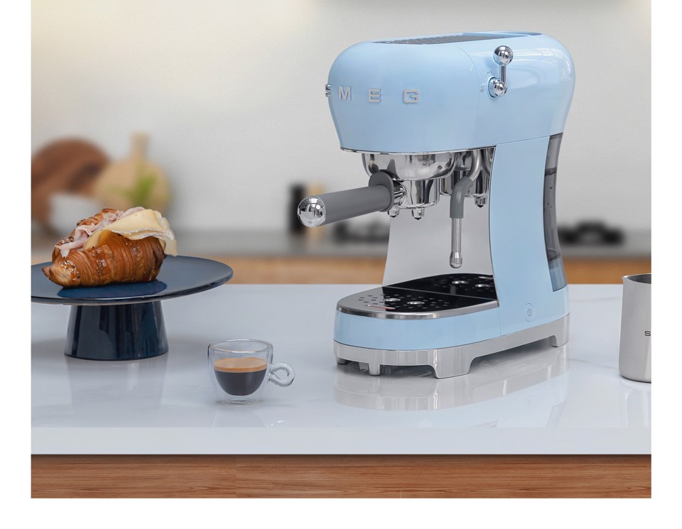 Smeg Macchina da Caffè Espresso Manuale 50's Style – Azzurro LUCIDO – ECF02PBEU
