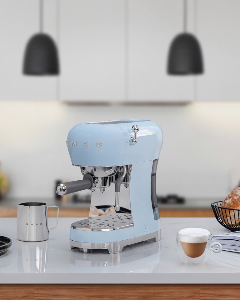 Smeg Macchina da Caffè Espresso Manuale 50's Style – Azzurro LUCIDO – ECF02PBEU
