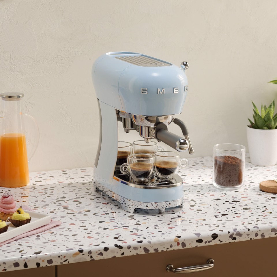 Smeg Macchina da Caffè Espresso Manuale 50's Style – Azzurro LUCIDO – ECF02PBEU
