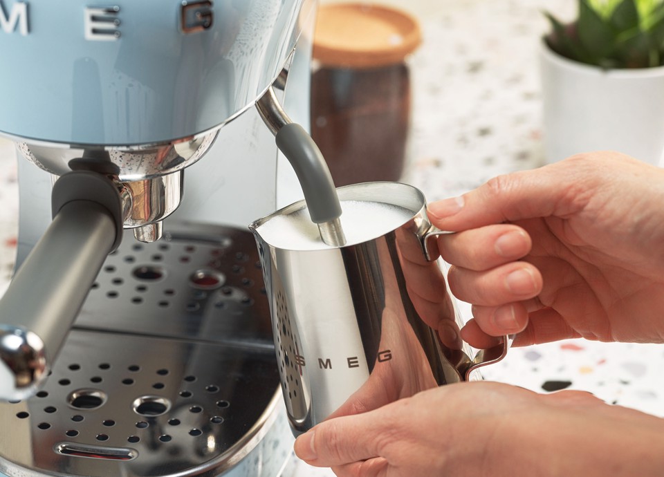 Smeg Macchina da Caffè Espresso Manuale 50's Style – Azzurro LUCIDO – ECF02PBEU