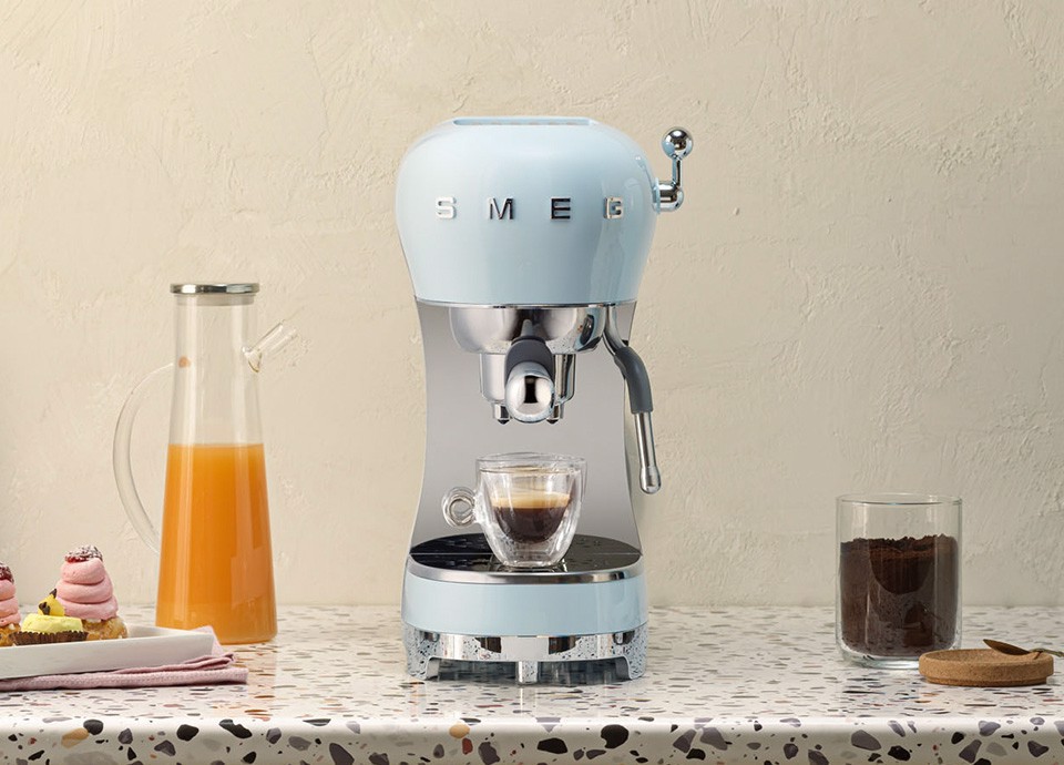 Smeg Macchina da Caffè Espresso Manuale 50's Style – Azzurro LUCIDO – ECF02PBEU