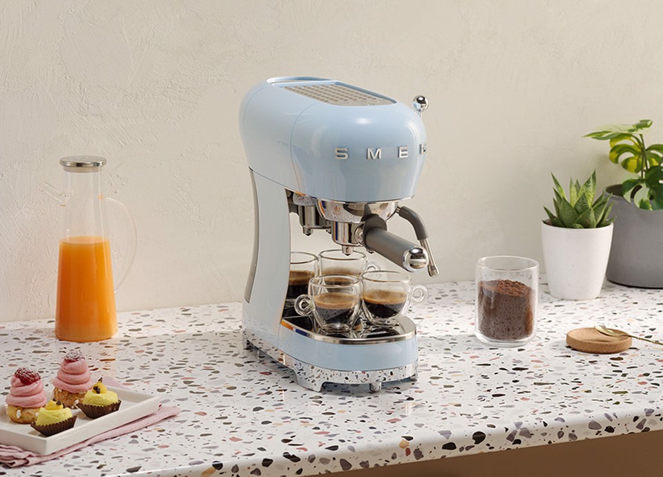 Smeg Macchina da Caffè Espresso Manuale 50's Style – Azzurro LUCIDO – ECF02PBEU