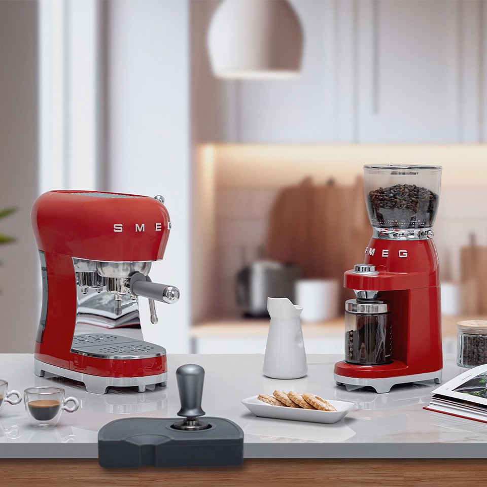 Smeg Macchina da Caffè Espresso Manuale 50's Style – Rosso LUCIDO – ECF02RDEU