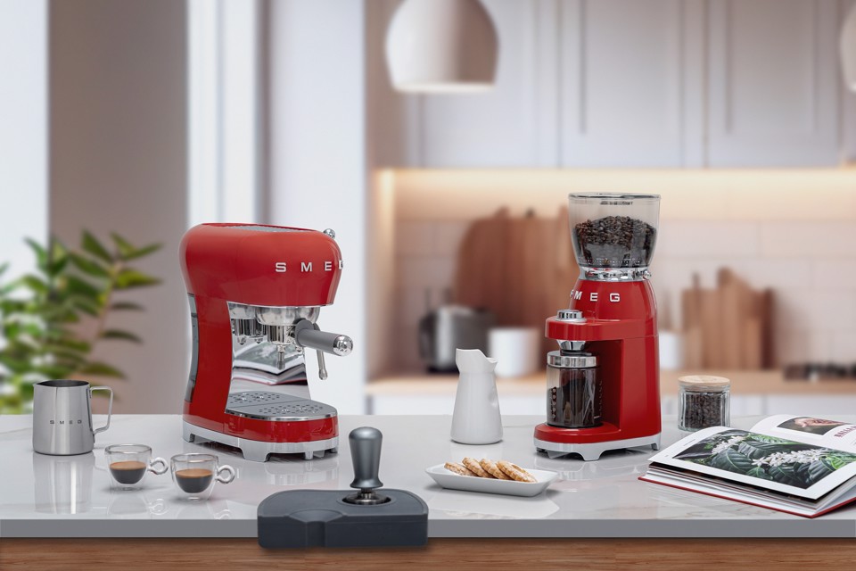 Smeg Macchina da Caffè Espresso Manuale 50's Style – Rosso LUCIDO – ECF02RDEU
