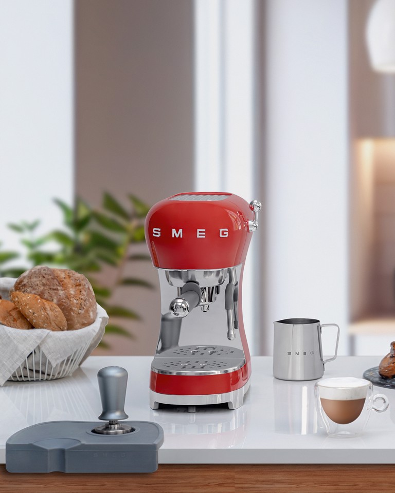 Smeg Macchina da Caffè Espresso Manuale 50's Style – Rosso LUCIDO – ECF02RDEU