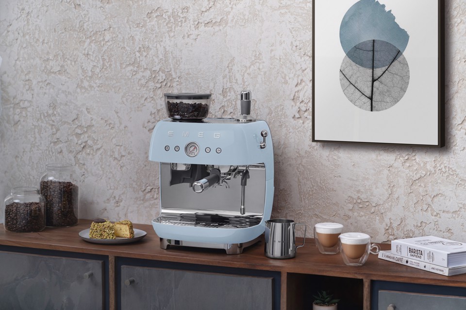 Smeg Macchina da Caffè Espresso Manuale con macinacaffè integrato 50's Style – Azzurro LUCIDO – EGF03PBEU