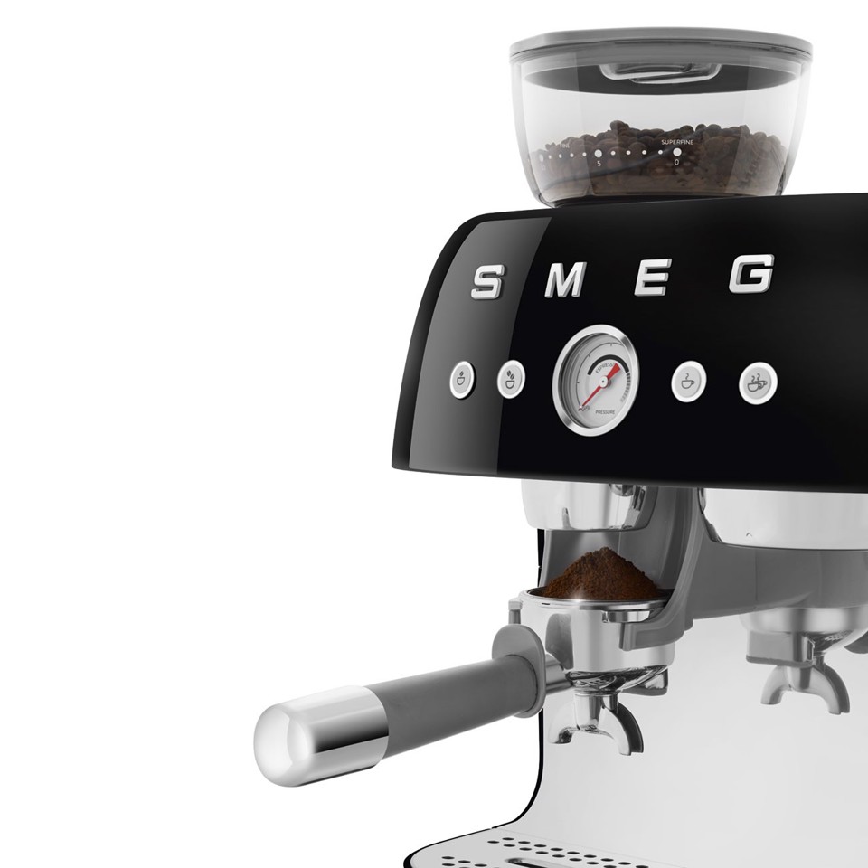 Smeg Macchina da Caffè Espresso Manuale con macinacaffè integrato 50's Style – Nero LUCIDO – EGF03BLEU