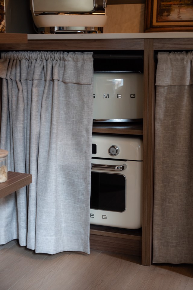 Smeg Macchina da Caffè Espresso Manuale con macinacaffè integrato 50's Style – Panna LUCIDO – EGF03CREU
