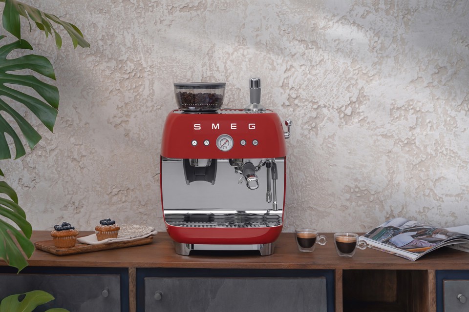Smeg Macchina da Caffè Espresso Manuale con macinacaffè integrato 50's Style – Rosso LUCIDO – EGF03RDEU