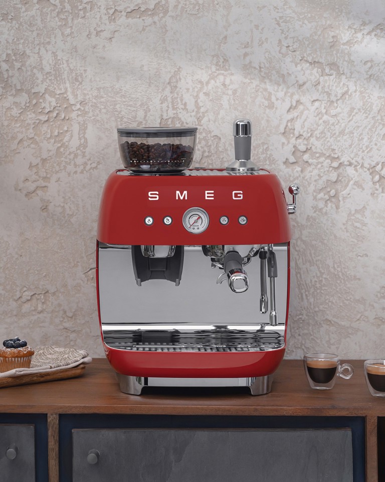 Smeg Macchina da Caffè Espresso Manuale con macinacaffè integrato 50's Style – Rosso LUCIDO – EGF03RDEU