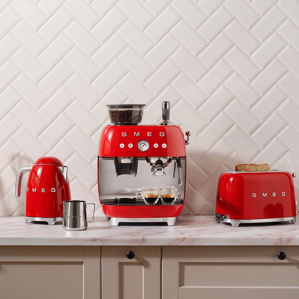 Smeg Macchina da Caffè Espresso Manuale con macinacaffè integrato 50's Style – Rosso LUCIDO – EGF03RDEU