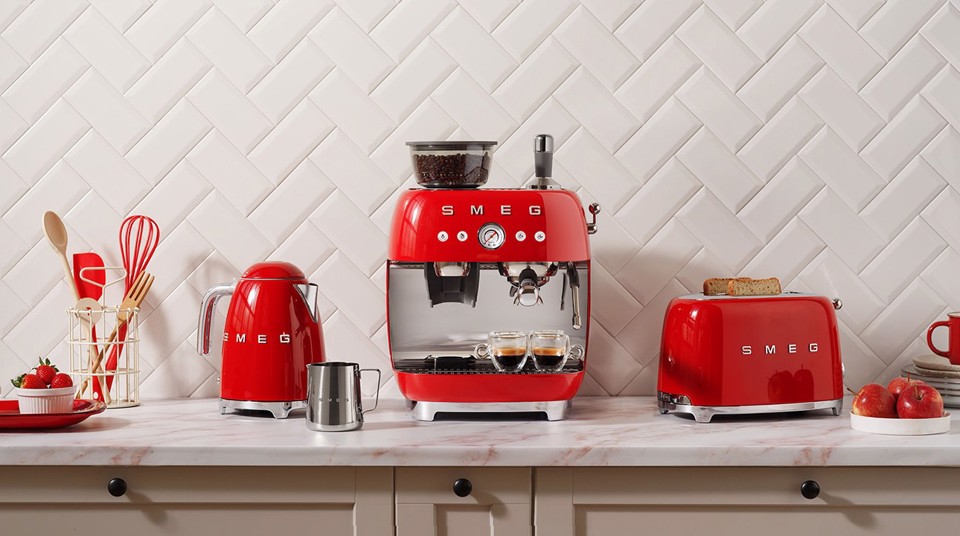 Smeg Macchina da Caffè Espresso Manuale con macinacaffè integrato 50's Style – Rosso LUCIDO – EGF03RDEU