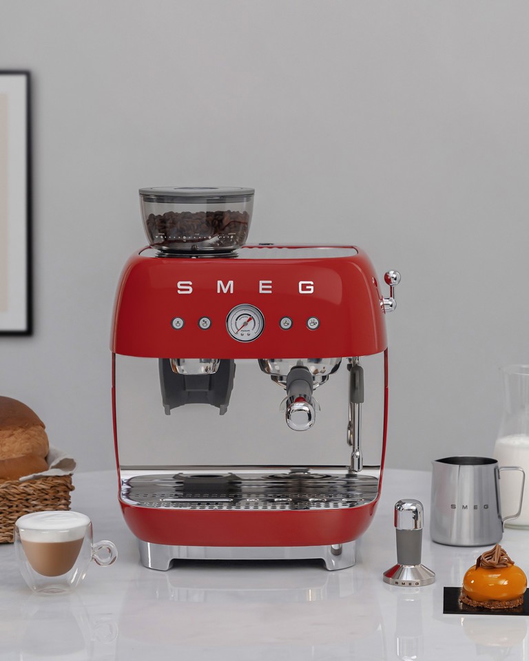 Smeg Macchina da Caffè Espresso Manuale con macinacaffè integrato 50's Style – Rosso LUCIDO – EGF03RDEU