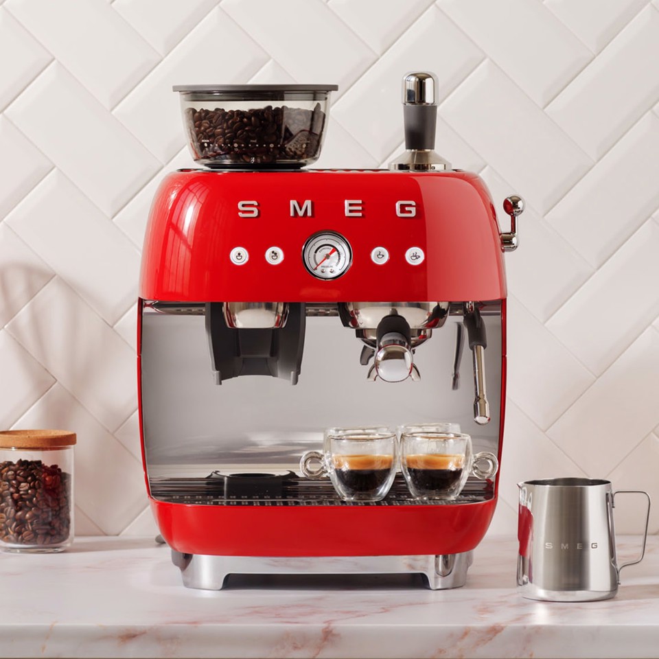 Smeg Macchina da Caffè Espresso Manuale con macinacaffè integrato 50's Style – Rosso LUCIDO – EGF03RDEU