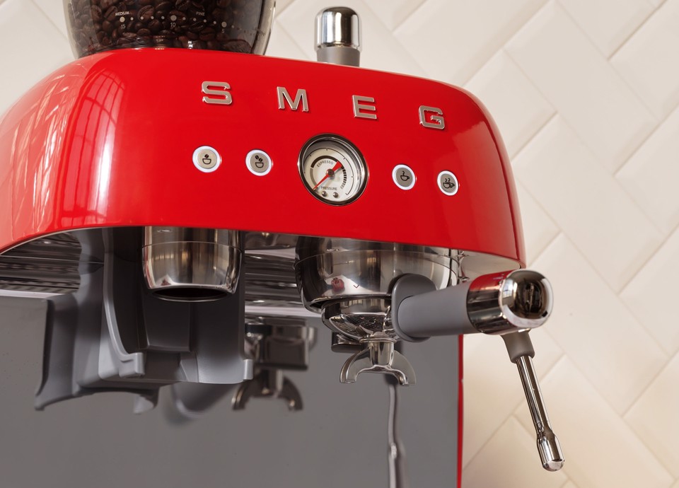 Smeg Macchina da Caffè Espresso Manuale con macinacaffè integrato 50's Style – Rosso LUCIDO – EGF03RDEU