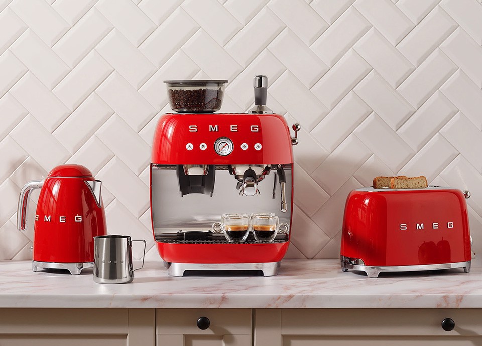 Smeg Macchina da Caffè Espresso Manuale con macinacaffè integrato 50's Style – Rosso LUCIDO – EGF03RDEU