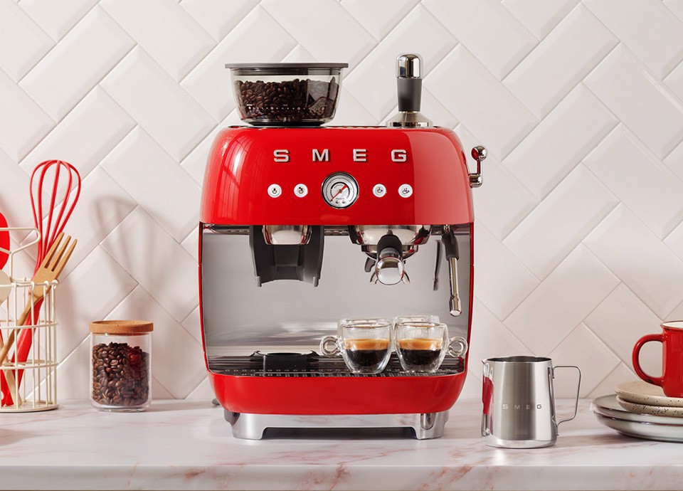 Smeg Macchina da Caffè Espresso Manuale con macinacaffè integrato 50's Style – Rosso LUCIDO – EGF03RDEU