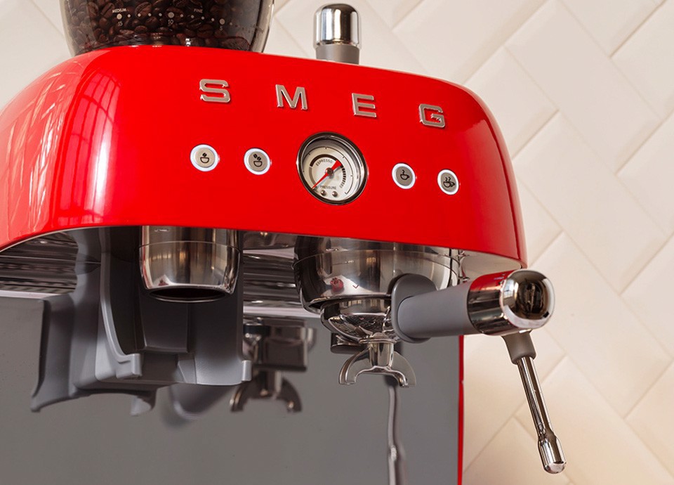 Smeg Macchina da Caffè Espresso Manuale con macinacaffè integrato 50's Style – Rosso LUCIDO – EGF03RDEU