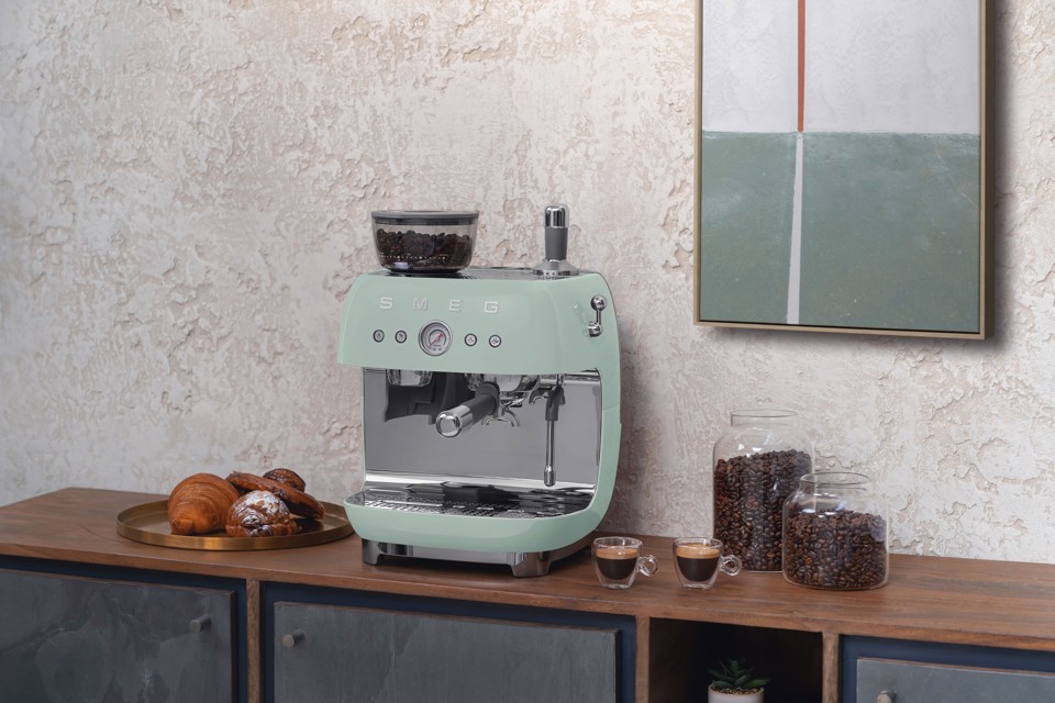Smeg Macchina da Caffè Espresso Manuale con macinacaffè integrato 50's Style – Verde Pastello LUCIDO – EGF03PGEU
