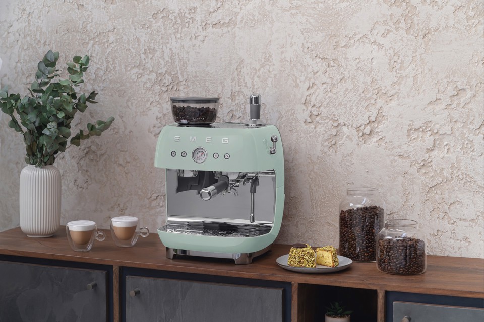 Smeg Macchina da Caffè Espresso Manuale con macinacaffè integrato 50's Style – Verde Pastello LUCIDO – EGF03PGEU