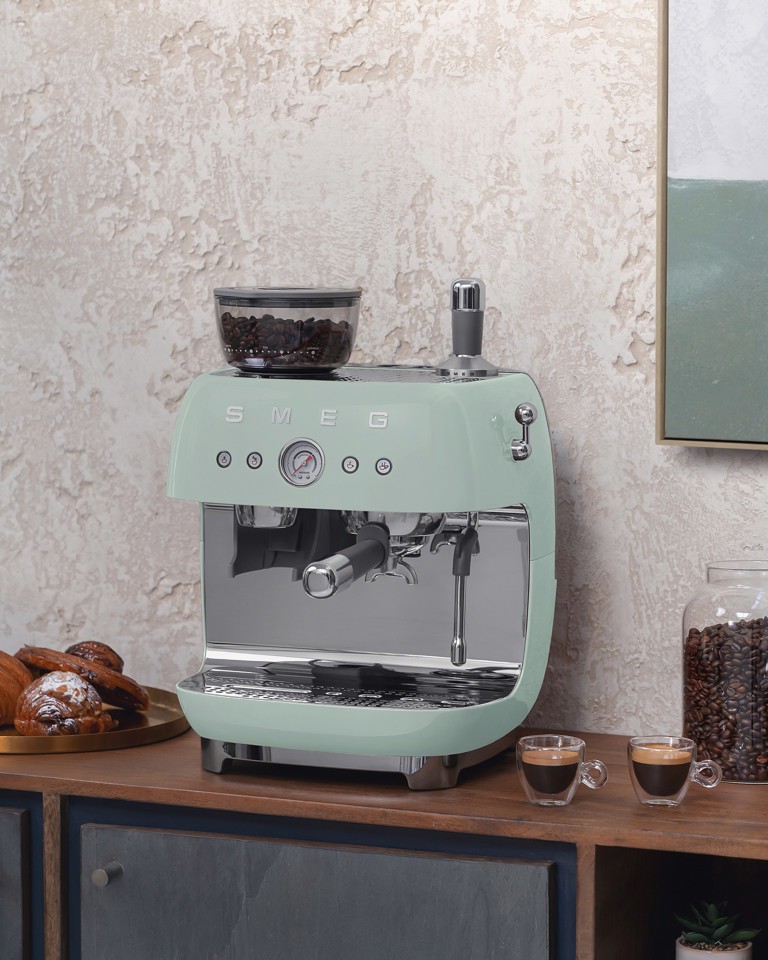 Smeg Macchina da Caffè Espresso Manuale con macinacaffè integrato 50's Style – Verde Pastello LUCIDO – EGF03PGEU
