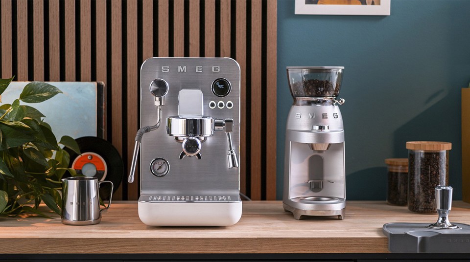 Smeg Macchina da caffè espresso Minipro Linea Collezione - Bianco Opaco - EMC02WHMEU