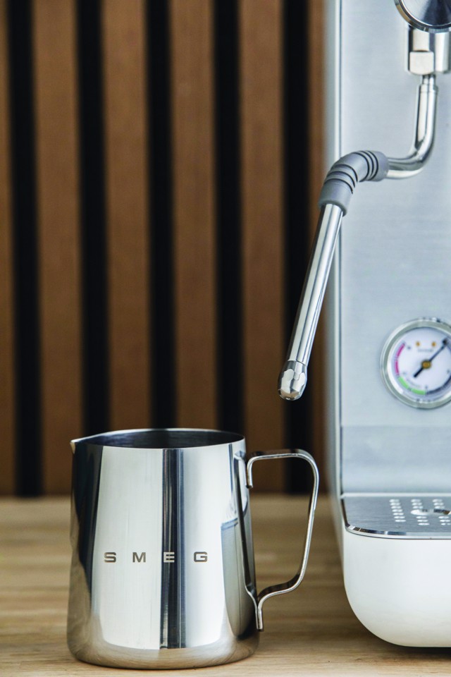 Smeg Macchina da caffè espresso Minipro Linea Collezione - Bianco Opaco - EMC02WHMEU