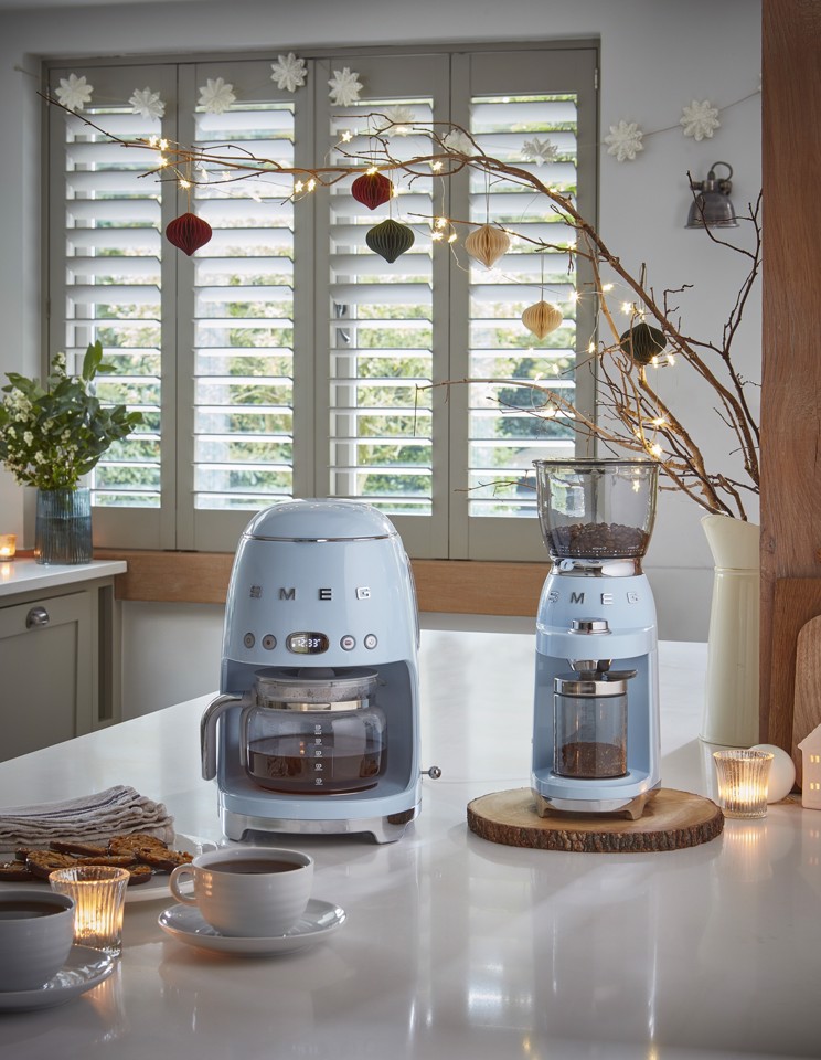 Smeg Macchina da Caffè Filtro 50's Style – Azzurro LUCIDO – DCF02PBEU