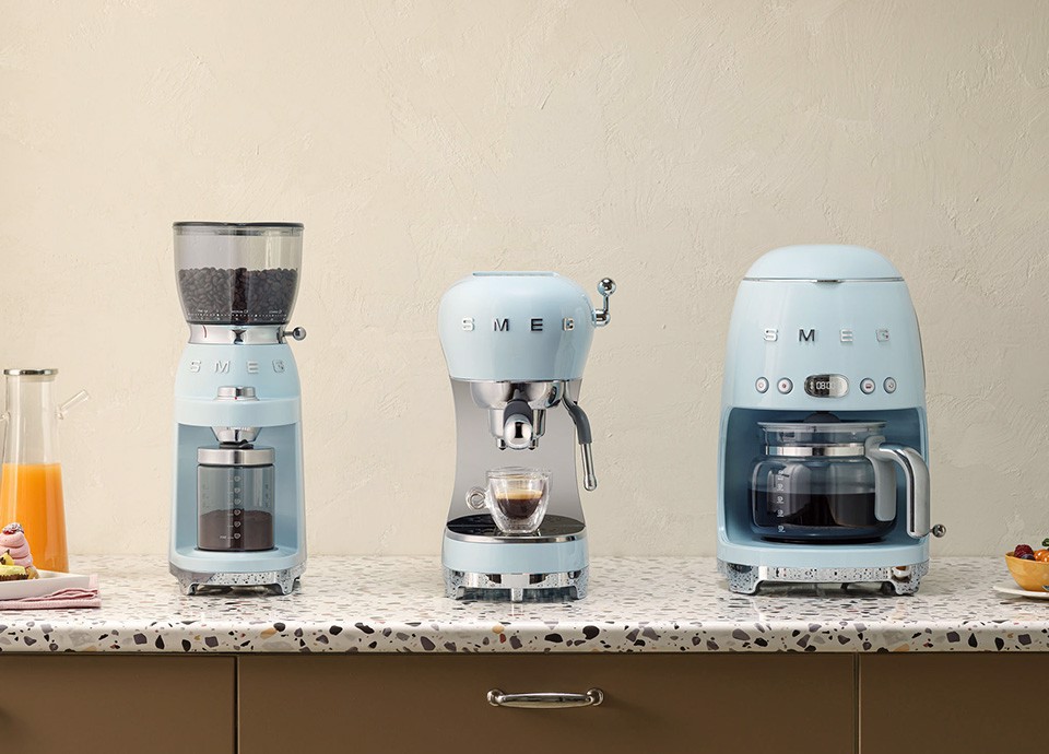 Smeg Macchina da Caffè Filtro 50's Style – Azzurro LUCIDO – DCF02PBEU