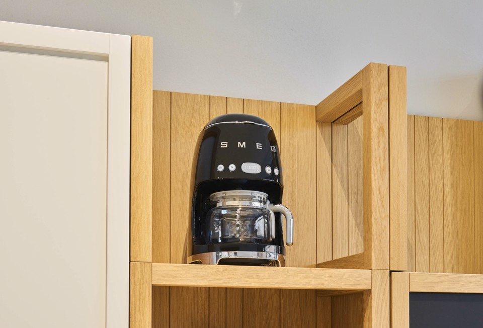 Smeg Macchina da Caffè Filtro 50's Style – Nero LUCIDO – DCF02BLEU