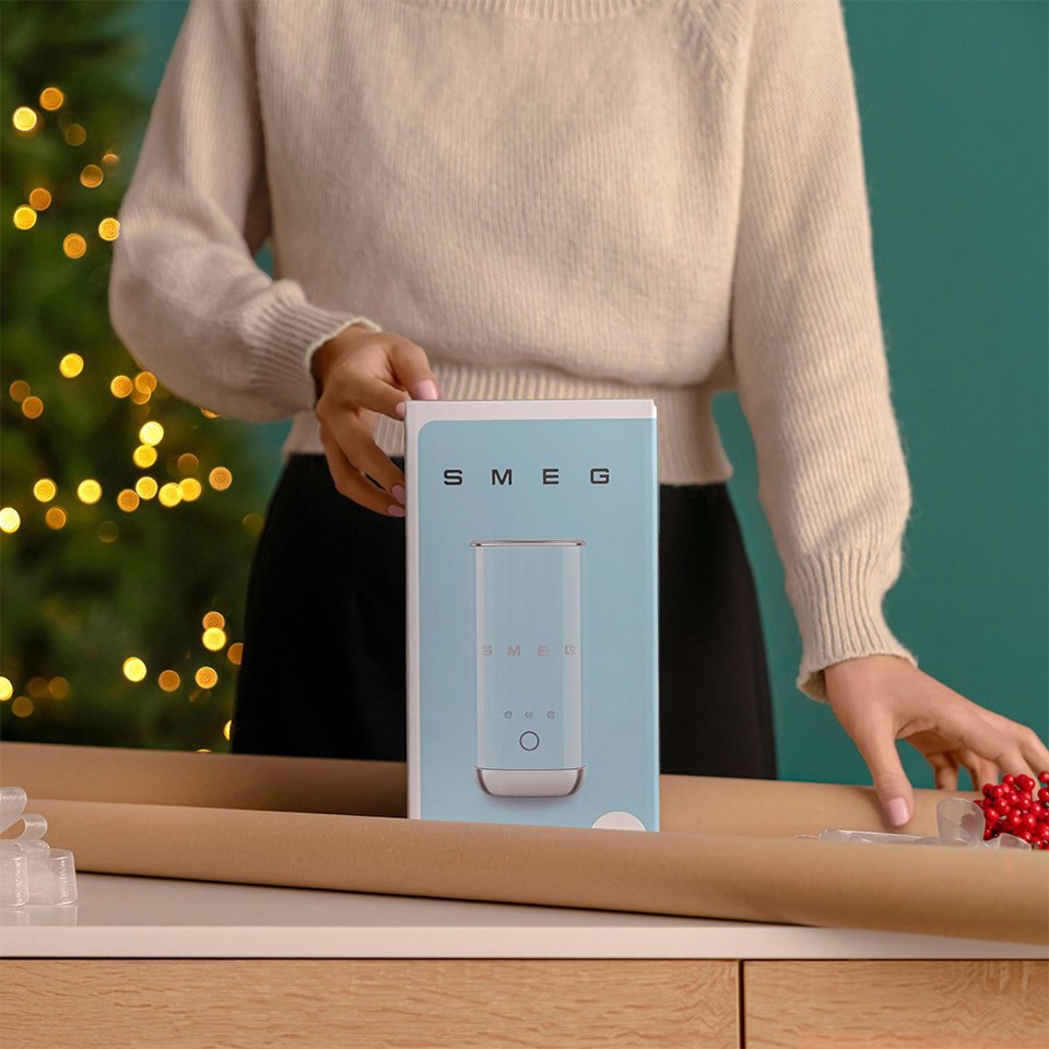 Smeg MFF02BLEU montalatte e scaldalatte Nero