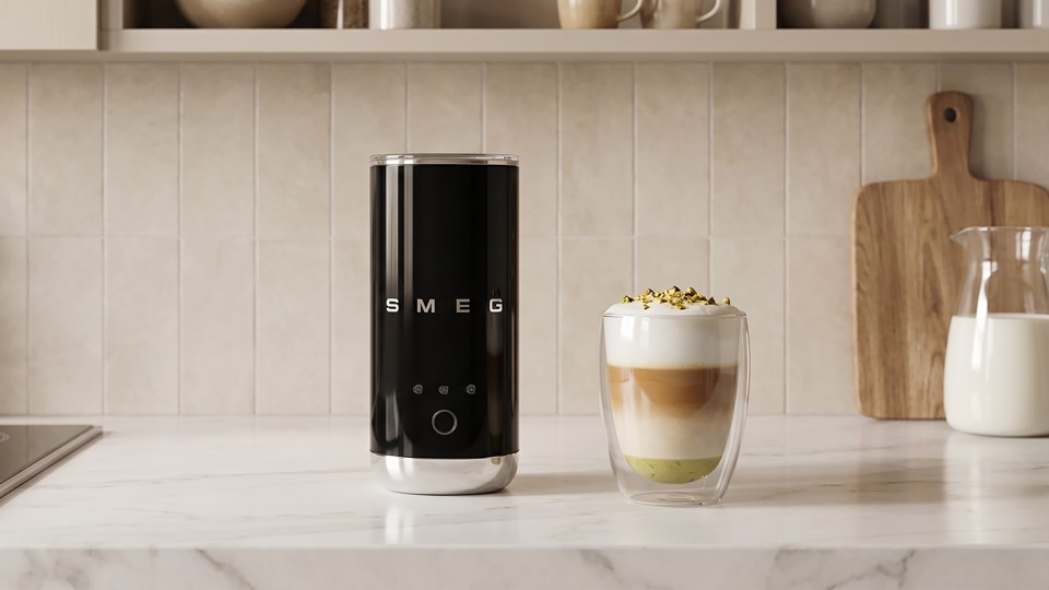 Smeg MFF02BLEU montalatte e scaldalatte Nero