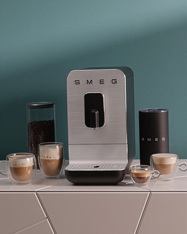 Smeg MFF02BLMEU montalatte e scaldalatte Nero