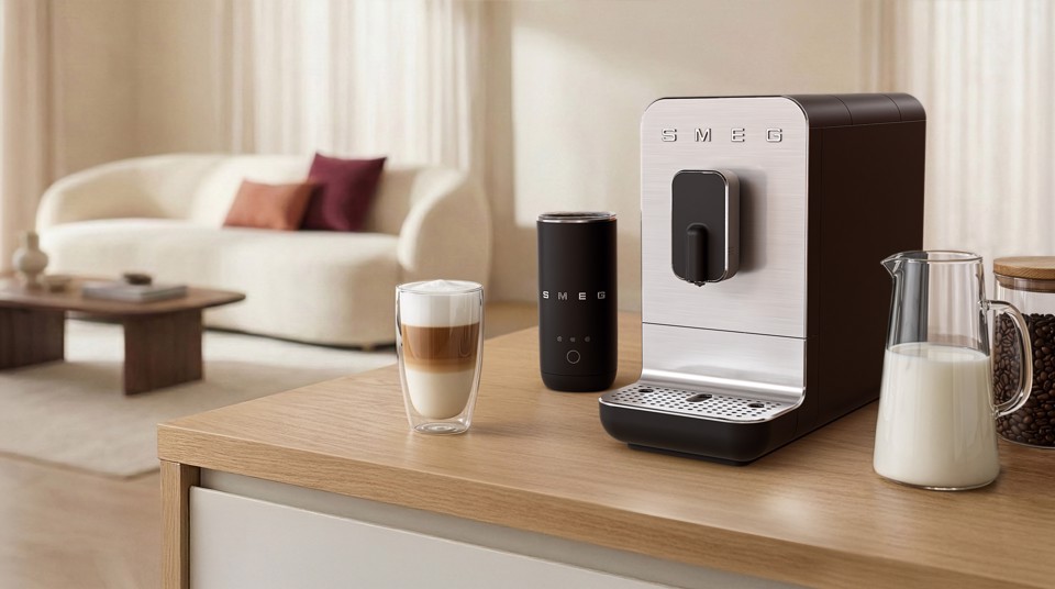 Smeg MFF02BLMEU montalatte e scaldalatte Nero