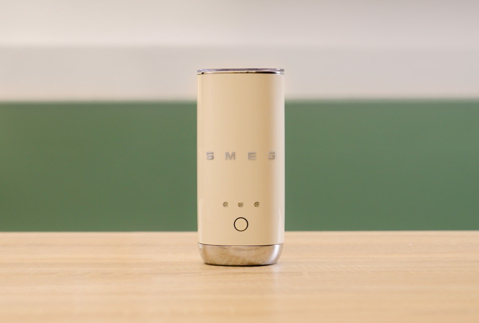 Smeg MFF02CREU montalatte e scaldalatte Crema